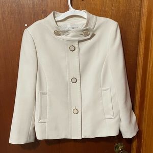 Tahari cream, white and gold Size 8 workwear blazer, business jacket w/ pockets